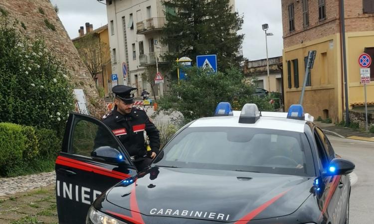 Tolentino, controlli dei carabinieri: denunce per porto abusivo di armi e guida in stato di ebrezza Tolentino, controlli dei carabinieri: denunce per porto abusivo di armi e guida in stato di ebrezza
