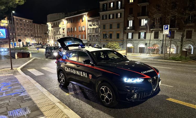 Macerata, due giovani di 21 anni trovati in possesso di hashish: segnalati al Prefetto