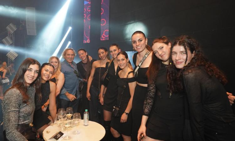 Le Regine del Volley festeggiano la Serie A1 al Donoma: tra musica, applausi e coriandoli dorati