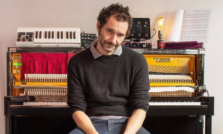 Montefano, un concerto "Incantevole": al Teatro la Rondinella arriva Boosta dei Subsonica Montefano, un concerto "Incantevole": al Teatro la Rondinella arriva Boosta dei Subsonica