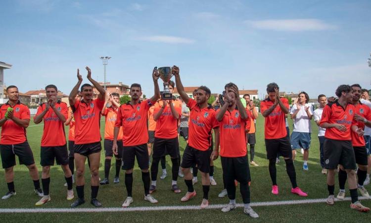 Dieci gol (uno da centrocampo) e una super rimonta: ultimi botti fra Trodica e Azzurra SBT (VIDEO) Dieci gol (uno da centrocampo) e una super rimonta: ultimi botti fra Trodica e Azzurra SBT (VIDEO)