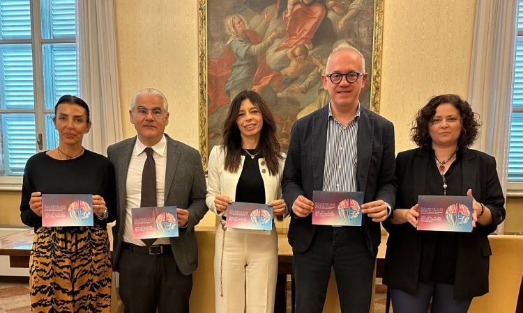 Giobbe Covatta apre "Edunova Humans in Tech": a Civitanova il festival che unisce scuola, umanità e innovazione Giobbe Covatta apre "Edunova Humans in Tech": a Civitanova il festival che unisce scuola, umanità e innovazione