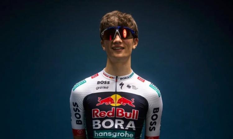 Giulio Pellizzari al via del Giro d’Italia 2025: il talento di Camerino nella corazzata Red Bull-Bora-Hansgrohe