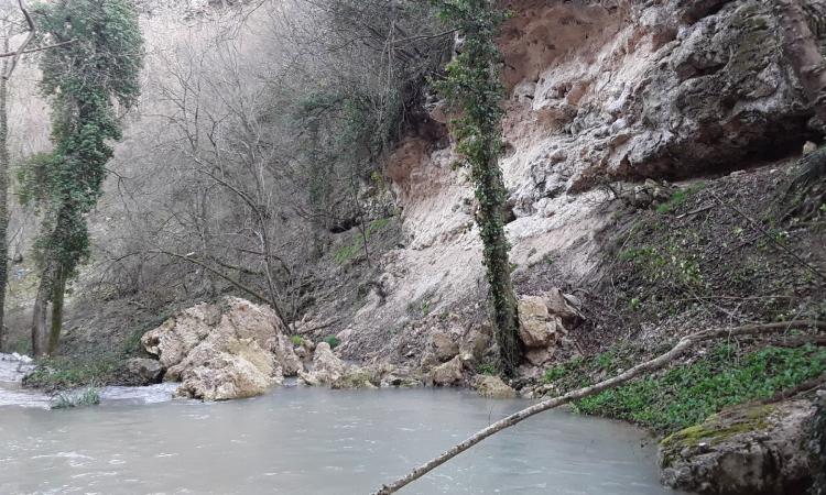 Pieve Torina, lavori in corso sulle sponde del torrente Santangelo: intervento da 275mila euro