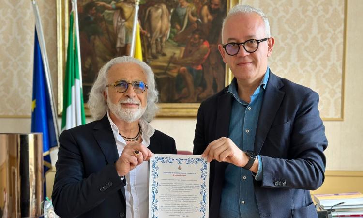 Civitanova premia Artemio Luciani, inventore della turbina che sfrutta il moto delle onde Civitanova premia Artemio Luciani, inventore della turbina che sfrutta il moto delle onde