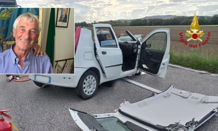 Potenza Picena, tragico schianto sulla Regina tra auto e camion: muore un uomo Potenza Picena, tragico schianto sulla Regina tra auto e camion: muore un uomo
