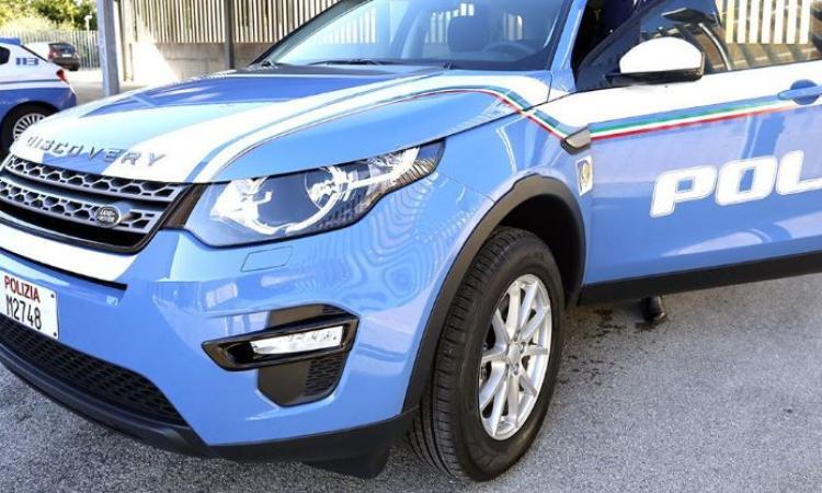 Macerata, ruba abiti in un negozio del centro: denunciata 40enne