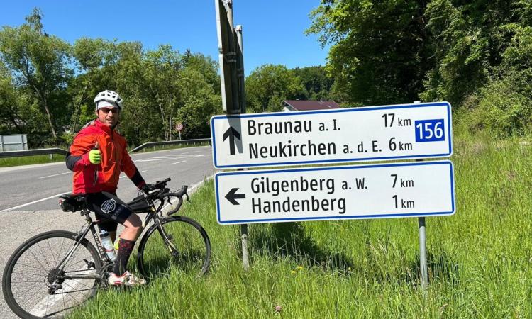 Da Camerino a Capo Nord: Tonino Pieroni supera le Alpi e arriva in Germania per far conoscere le Marche in Europa