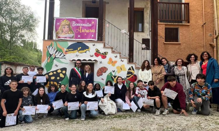 Matelica, inaugurato a Braccano un nuovo murale realizzato in collaborazione con l’Istituto Comprensivo Mattei