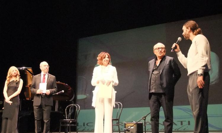 Recanati, la Fondazione Roby premia i valori che costruiscono il futuro: altruismo, inclusione e impegno sociale Recanati, la Fondazione Roby premia i valori che costruiscono il futuro: altruismo, inclusione e impegno sociale