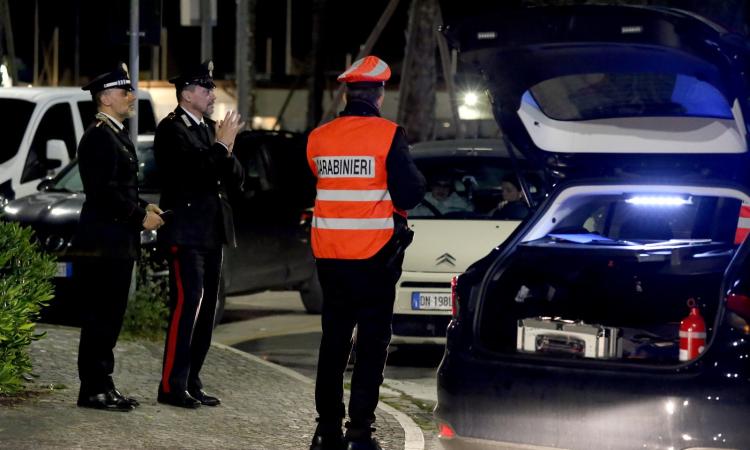 Camerino, al volante di un camion con patente egiziana falsa: denunciato 26enne Camerino, al volante di un camion con patente egiziana falsa: denunciato 26enne