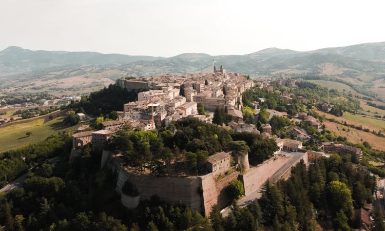Camerino ospita la partenza del Giro-E 2025: una giornata tra sport, spettacolo e sostenibilità