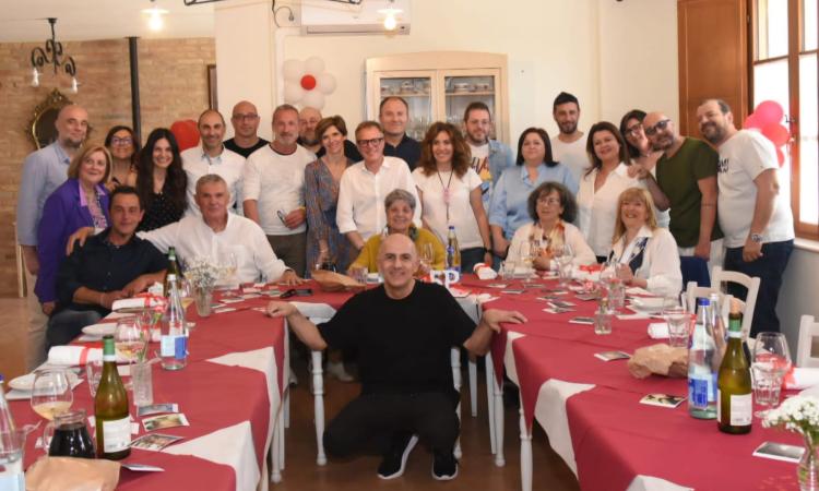 Macerata, trent’anni dopo il diploma, il 5P dell'ITC "Gentili" si ritrova per celebrare l’amicizia di una vita