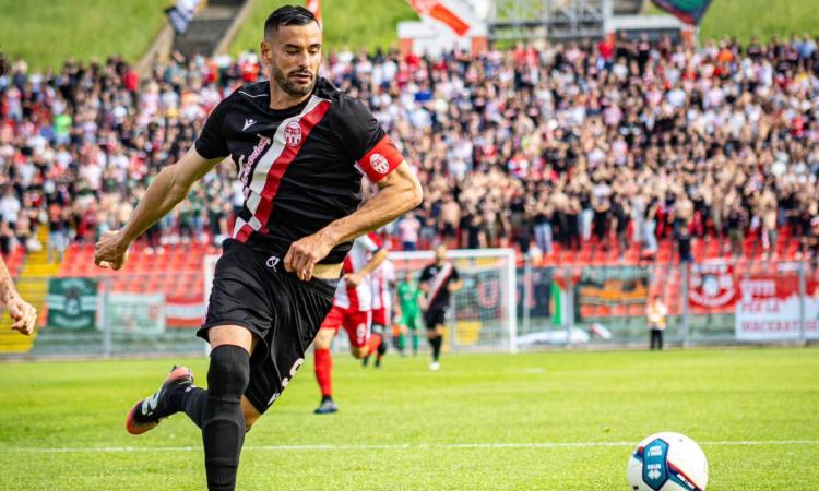 Cognigni, l’anno più duro e più bello: il capitano della Maceratese tra lutto, gol e trionfo. La Serie D riparte da lui? Cognigni, l’anno più duro e più bello: il capitano della Maceratese tra lutto, gol e trionfo. La Serie D riparte da lui?