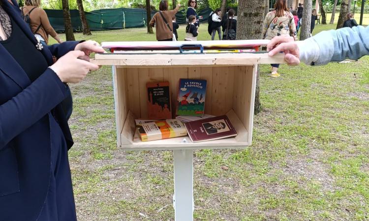 Book crossing a Pieve Torina, un casetta dei libri per contrastare le dipendenze digitali