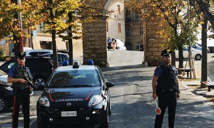 Biglietti per Lady Gaga e false polizze auto: raffica di truffe online a Loro Piceno