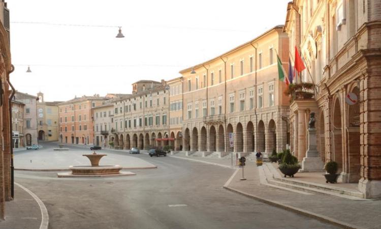 “Z Chalet On Tour” fa ballare San Severino: piazza del Popolo pronta per una notte di festa
