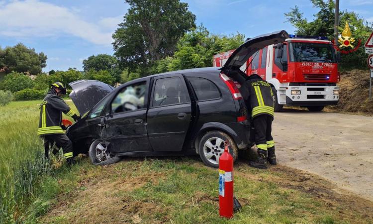 Scontro tra auto e camioncino a Corinaldo: un ferito trasportato in eliambulanza a Torrette