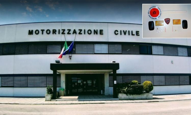 Macerata, truffa per il test della patente: il micro auricolare si incastra nell’orecchio e finisce in ospedale