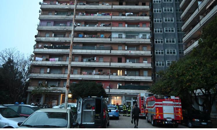 Porto Recanati, oltre 100 identificati all'Hotel House: due non in regola con il permesso di soggiorno