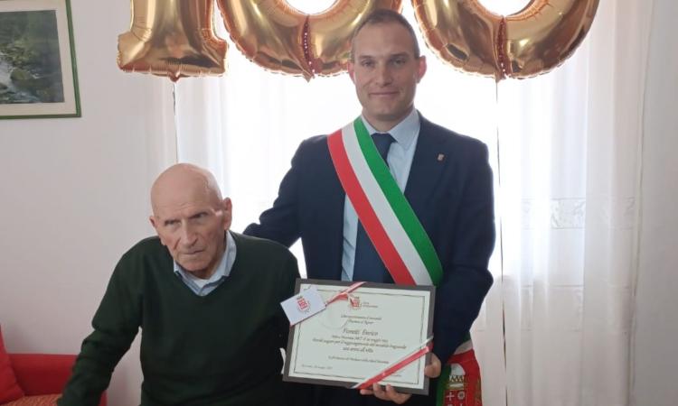 Macerata festeggia i 100 anni di Enrico Fioretti: è festa a Madonna del Monte Macerata festeggia i 100 anni di Enrico Fioretti: è festa a Madonna del Monte
