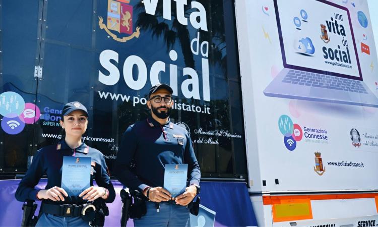Il truck della Polizia Postale fa tappa a Civitanova: focus su minori scomparsi e pericoli online Il truck della Polizia Postale fa tappa a Civitanova: focus su minori scomparsi e pericoli online