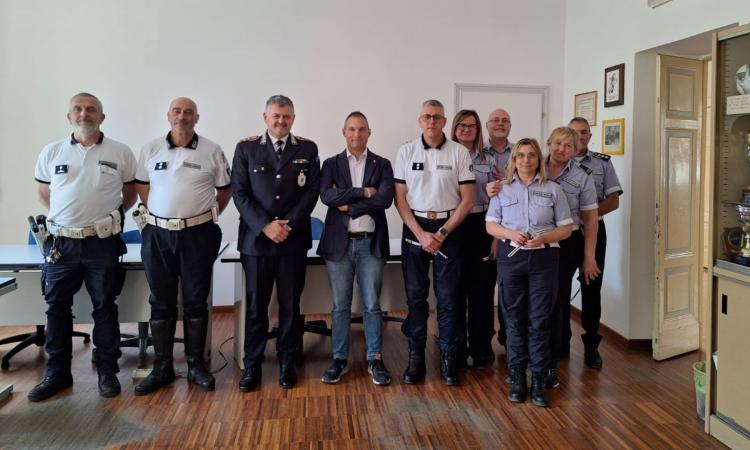 Macerata, polizia locale: assegnati i gradi di ispettore capo a undici agenti