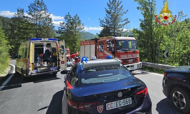 Tragico incidente a Visso: motociclista perde la vita dopo lo scontro con un’auto Tragico incidente a Visso: motociclista perde la vita dopo lo scontro con un’auto