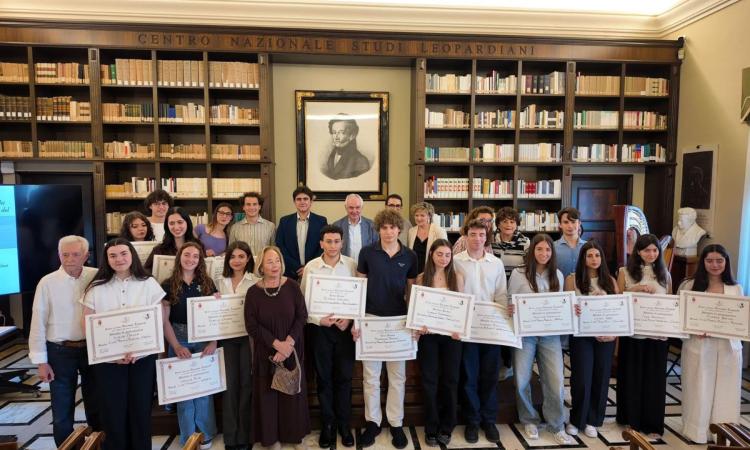 Recanati, Premio Leopardi 2025: vince Alfredo Marco Caccamo del liceo "Da Vinci" di Reggio Calabria