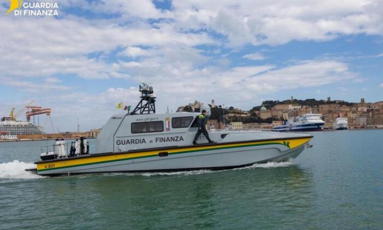 Yacht di lusso battenti bandiera estera, ma di italiani: scoperti 19 evasori fiscali nei porti turistici marchigiani