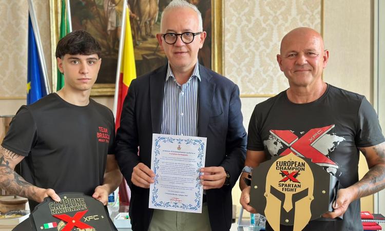 Civitanova, premiati in Comune il giovane campione De Pasquale e il Maestro Brasca