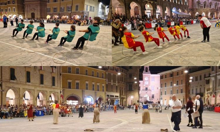 San Severino, tra corse con i sacchi e tirate alla fune, Di Contro e Serralta si preparano alla finale del Palio dei Castelli