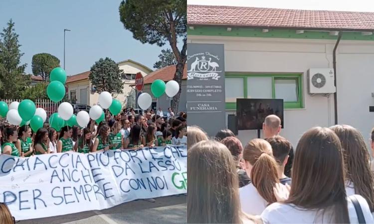 Tolentino, l'ultimo saluto a Gessica Vulpe: "Sarai sempre la nostra numero 8" (FOTO)