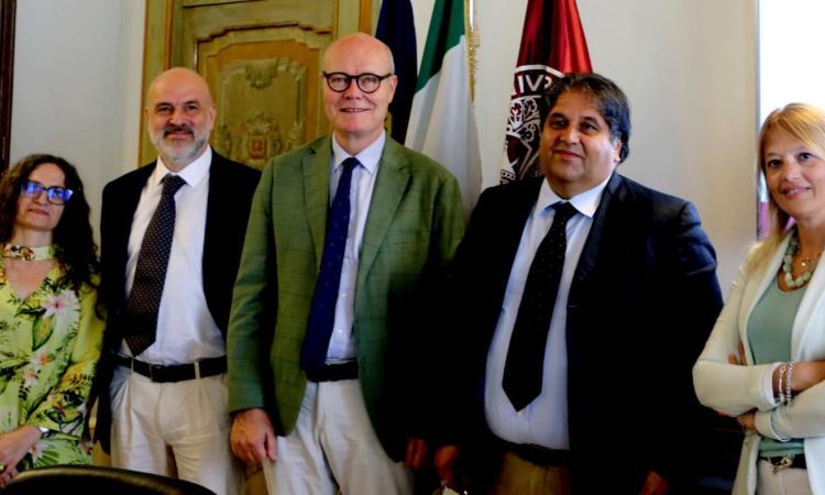 L'UniMc e Cosmari insieme per una comunicazione che si 'differenzia': "Un accordo concreto per il territorio" L'UniMc e Cosmari insieme per una comunicazione che si 'differenzia': "Un accordo concreto per il territorio"