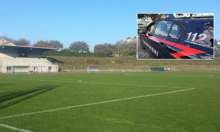 Montecassiano, il figlio subisce fallo e il padre entra in campo con un coltello: atto di follia in un torneo giovanile