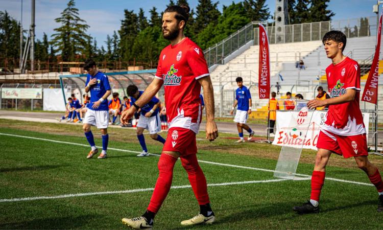 "Un esempio dentro e fuori lo spogliatoio", la Maceratese saluta Nicolosi: niente Serie D per il difensore "Un esempio dentro e fuori lo spogliatoio", la Maceratese saluta Nicolosi: niente Serie D per il difensore