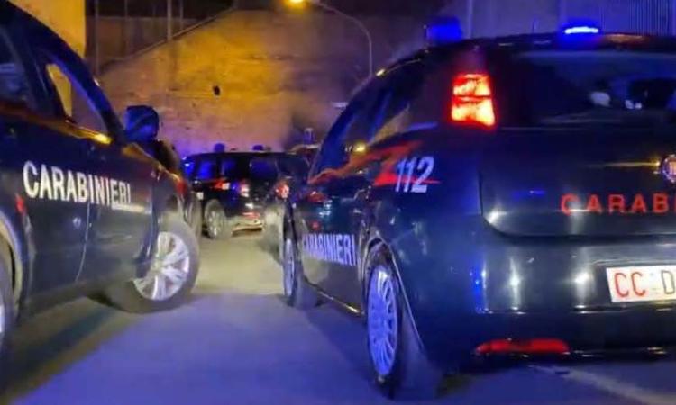 Recanati, colpo a "L’Isola dei Fumosi”: incastrato dalle telecamere uno degli autori del furto Recanati, colpo a "L’Isola dei Fumosi”: incastrato dalle telecamere uno degli autori del furto