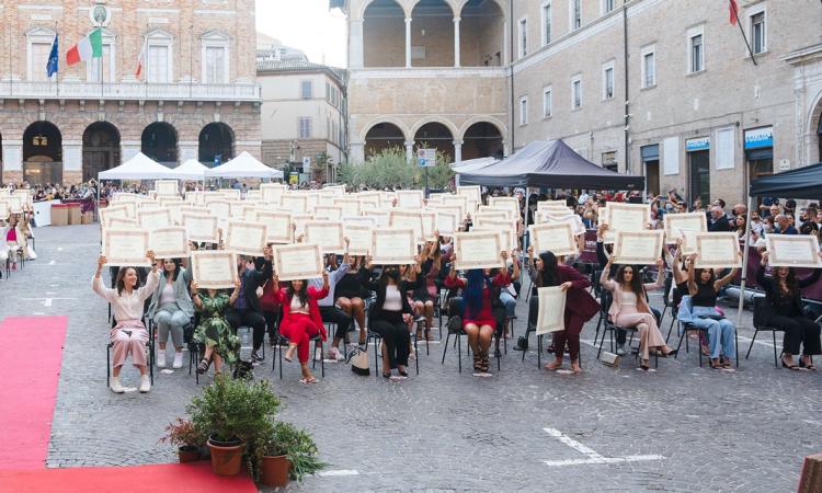 Graduation Day, le cerimonie di laurea dell'Università di Macerata tornano in piazza Vittorio Veneto