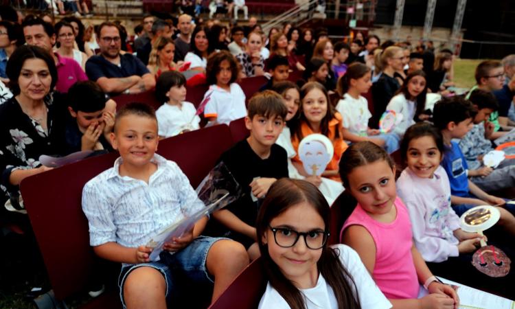 Macerata, lo Sferisterio diventa scuola: l’opera conquista bambini e famiglie con 16mila presenze