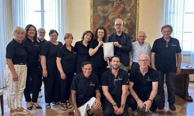 Civitanova celebra il Coro "Jubilate" e la Maestra Lupi: riconoscimento dal Comune Civitanova celebra il Coro "Jubilate" e la Maestra Lupi: riconoscimento dal Comune