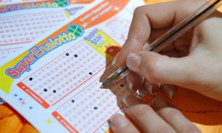 La dea bendata bacia Corridonia: giocata vincente da 36mila euro al SuperEnalotto