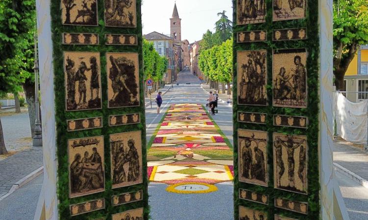 Caldarola celebra la 34ª Infiorata del Corpus Domini: in cammino per "Il Giubileo della Speranza" Caldarola celebra la 34ª Infiorata del Corpus Domini: in cammino per "Il Giubileo della Speranza"