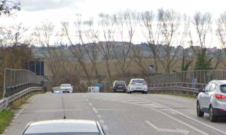 Ponte sul Chienti a Villa San Filippo: semaforo e limite a 40 km/h per i lavori di messa in sicurezza Ponte sul Chienti a Villa San Filippo: semaforo e limite a 40 km/h per i lavori di messa in sicurezza