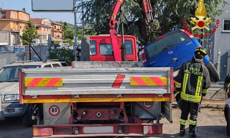 Macerata, incidente sul lavoro alla Cioci Motors: 67enne soccorso in eliambulanza