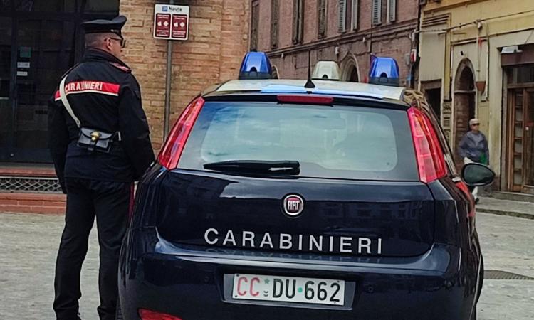 Tolentino, minacce aggravate tra il 2015 e il 2018: arrestata una donna di 65 anni