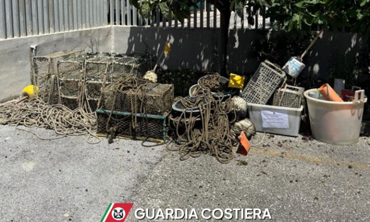 Blitz della Guardia Costiera: maxi sequestro di attrezzi da pesca illegali a Civitanova
