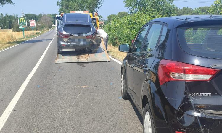 Macerata, scontro fra tre auto a Villa Potenza: tre feriti in ospedale (FOTO) Macerata, scontro fra tre auto a Villa Potenza: tre feriti in ospedale (FOTO)