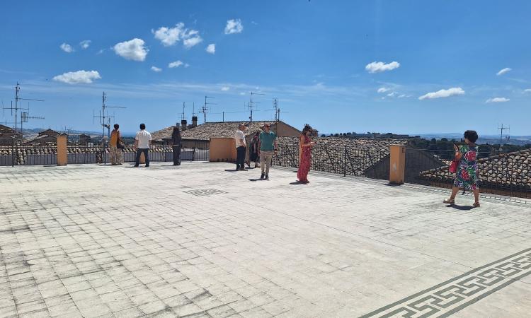 Macerata intitola a Franco Torresi la terrazza della biblioteca Mozzi Borgetti