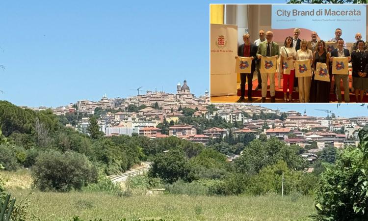 Il nuovo logo di Macerata? Un boomerang contro la città. E l'amministrazione tace Il nuovo logo di Macerata? Un boomerang contro la città. E l'amministrazione tace