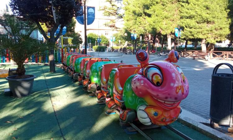 A Porto Potenza torna il trenino “Brucomela” in Piazza Douhet: entusiasmo tra residenti e bambini